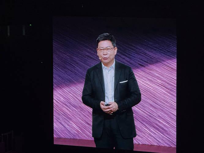 余承东：鸿蒙系统每年投入超过1万多人，研发费用达到几百亿