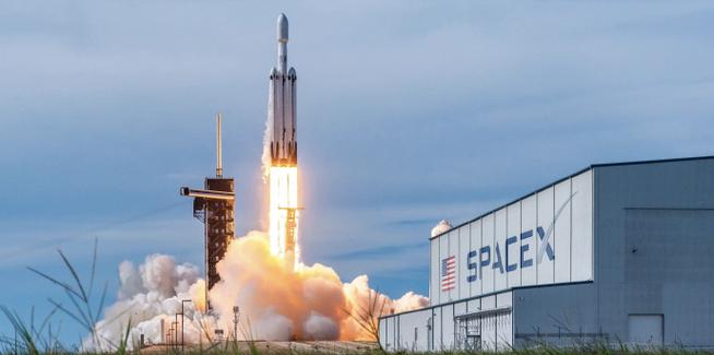 回声星通信以约170亿美元价格向SpaceX出售频谱，股价飙升20%